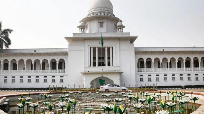 সুপ্রিম কোর্টের মূল ফটকের সামনে ককটেল বিস্ফোরণ