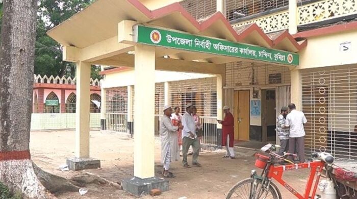 ফ্যামিলি কার্ডের কথা বলে ৫৯ নারীর কাছ থেকে টাকা নেওয়ার অভিযোগ