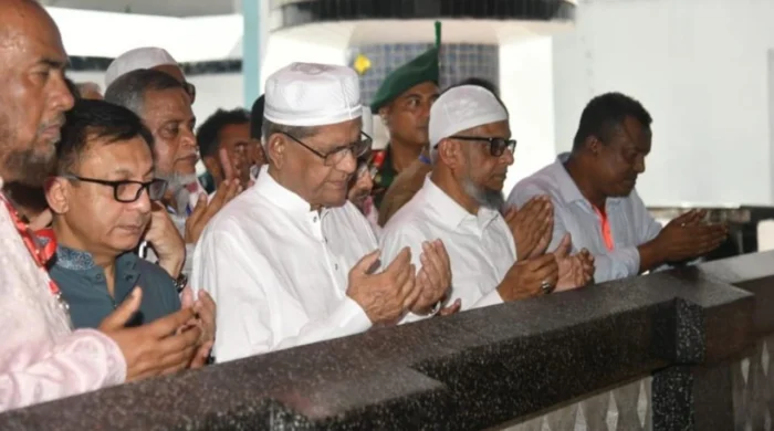 শাহজালাল (রহ.)-এর মাজার জিয়ারত করলেন রাষ্ট্রপতি