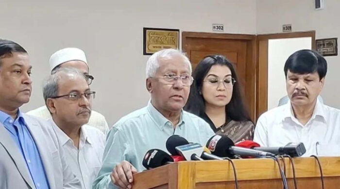 ইউপি ভোটের সময় নিয়ে ইসি-সরকারের মতভেদ