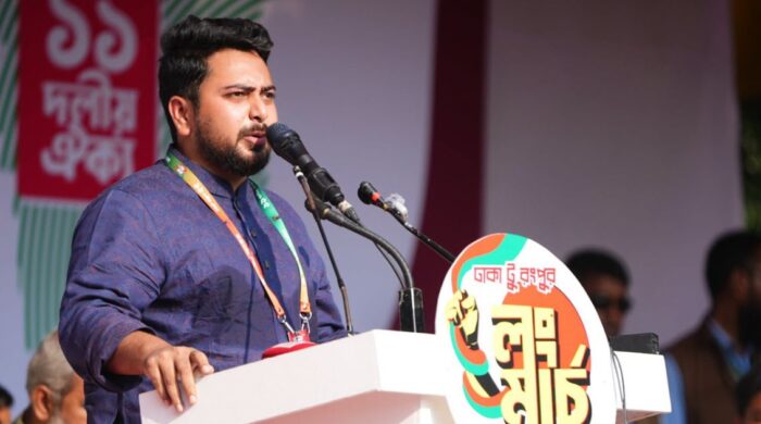 তারেককে ক্ষমতা ছাড়ার পথ বেছে নিতে বললেন নাহিদ