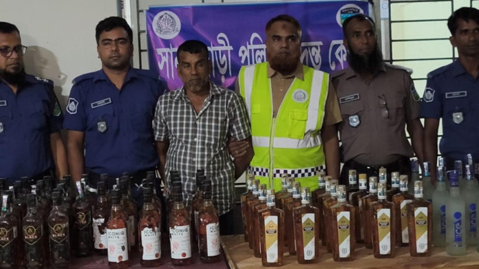 পুকুরের কচুরিপানায় লুকানো ৮৮ বোতল ভারতীয় মদ উদ্ধার