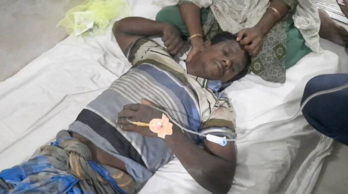 চাচাতো ভাইয়ের কোপে কৃষকের পা বিচ্ছিন্ন