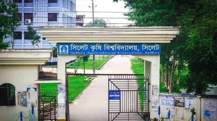 সিকৃবি উপাচার্যের পদত্যাগ দাবিতে সপ্তম দিনের অবস্থান