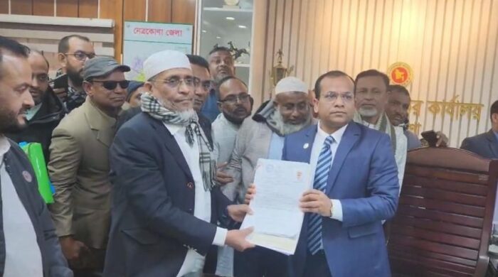 বাবরের উদ্যোগে ওমরাহে যাচ্ছেন ৪৭ নেতাকর্মী