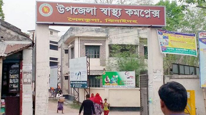 ঝিনাইদহের শৈলকুপায় নানাবাড়িতে ঘুমন্ত অবস্থায় বিষধর সাপের কামড়ে সাত বছরের শিশু মরিয়মের মৃত্যু হয়েছে। হাসপাতালে নেওয়ার পরও তাকে বাঁচানো যায়নি।