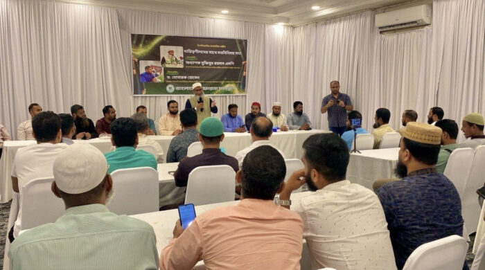 মালদ্বীপে প্রবাসীদের সমস্যা শুনলেন মুজিবুর রহমান