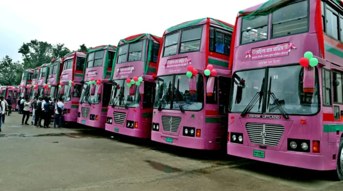 নারীদের যাতায়াতে দ্রুত বাড়ছে পিংক বাস