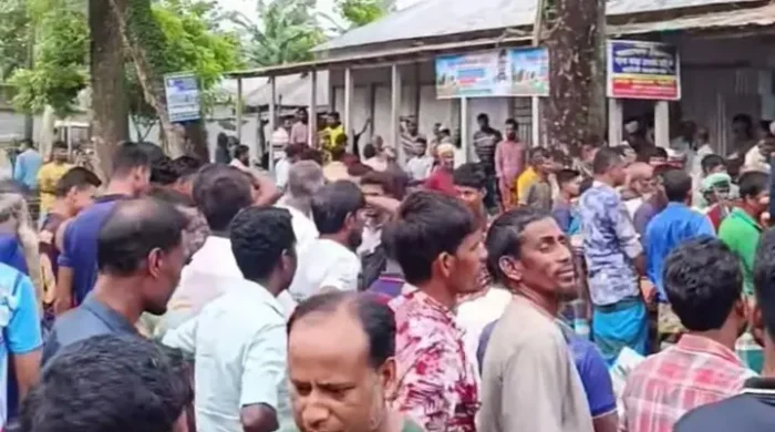 সার না পেয়ে নাগেশ্বরীতে ফের কৃষকদের সড়ক অবরোধ