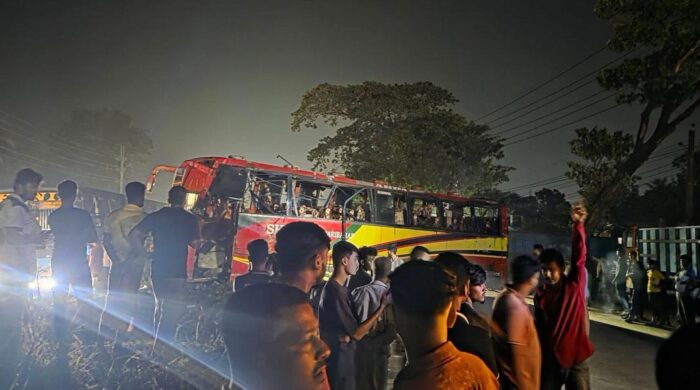 ফেনীতে বাস উল্টে কাস্টমস কর্মকর্তা নিহত