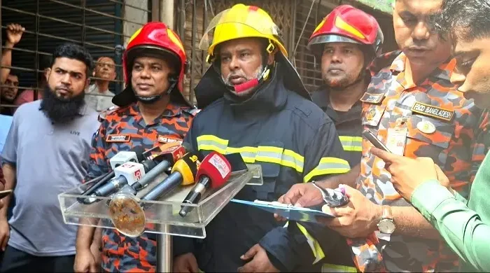 ৩৭ ঘণ্টার লড়াই শেষে চকবাজারের আগুন পুরোপুরি নিভল