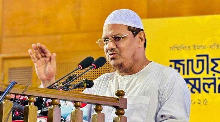 ১৪ দিনের সফরে যুক্তরাষ্ট্রে চরমোনাই পীর