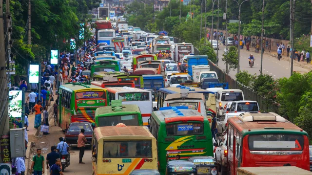 রাজধানীর ৯৮ বাস রুট কমে হচ্ছে ৩২