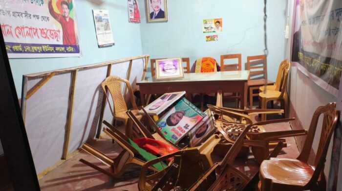 রংপুরের গঙ্গাচড়ায় বিড়ির বাজার দখল কেন্দ্রিক কোন্দলে বিএনপি অফিসে ভাঙচুর