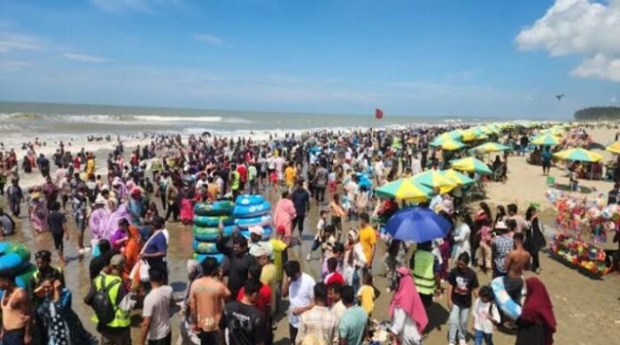 কক্সবাজারে ৪ পর্যটকের সাগরে প্রানহানি, এখনও নিখোঁজ ১