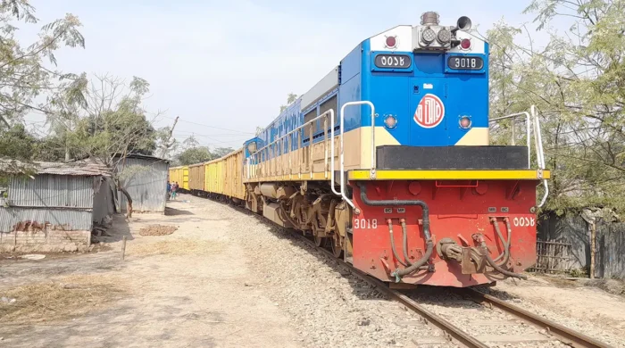 ২৪ ঘণ্টা পর স্বাভাবিক চট্টগ্রাম-ঢাকা ট্রেন চলাচল