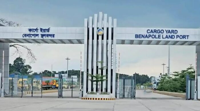 আট দিন পর সচল বেনাপোল বন্দর, কমছে ট্রাকজট