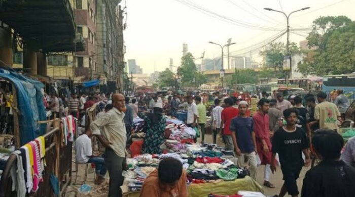 ফুটপাত দখলমুক্ত রাখতে ওয়ার্ডভিত্তিক হকার ব্যবস্থাপনা