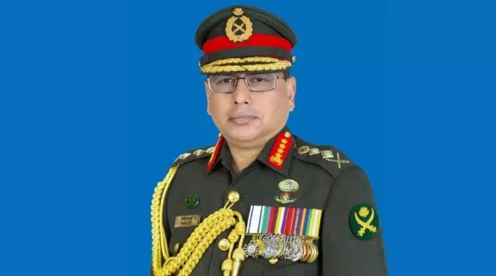 খাগড়াছড়িতে সেনাপ্রধান, সেনাদের দায়িত্বের খোঁজ নিলেন