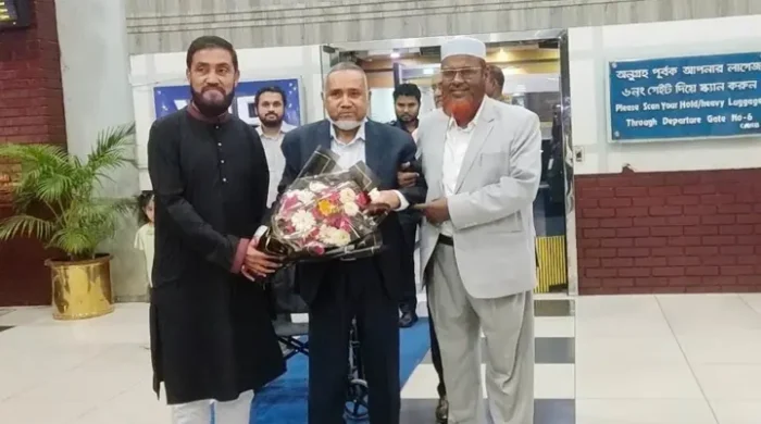 চিকিৎসা শেষে দেশে ফিরলেন বিরোধীদলীয় উপনেতা ডা. তাহের